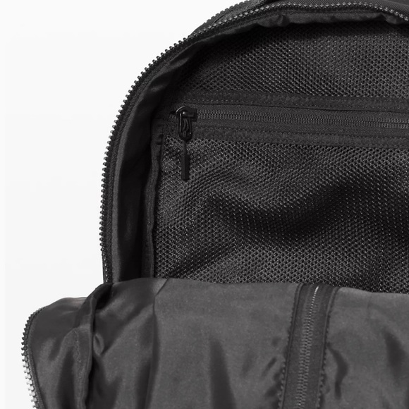 Lululemon Cruiser Backpack - Black - Picture 3 of 12